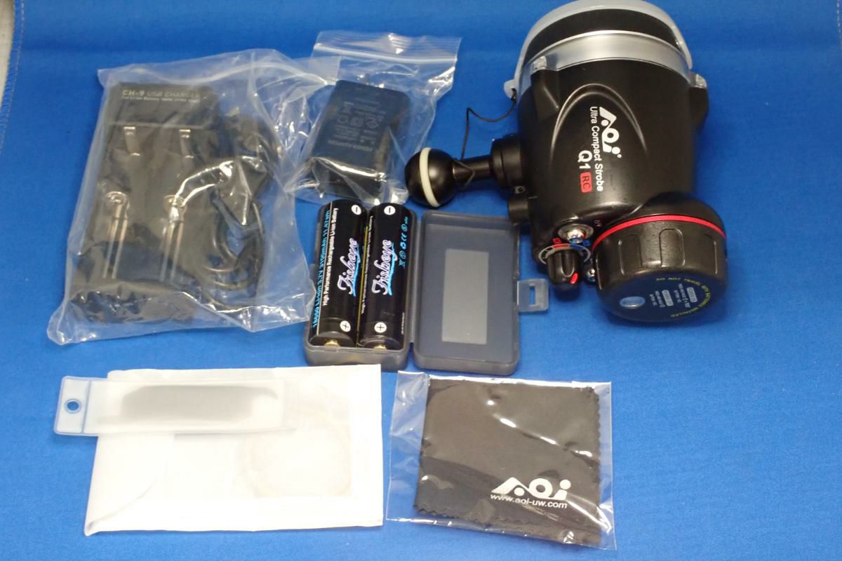 中古Aランク【エーオーアイ / AOI】AOI-UCS-Q1-RC-BLK ウルトラコンパクトストロボRC-4