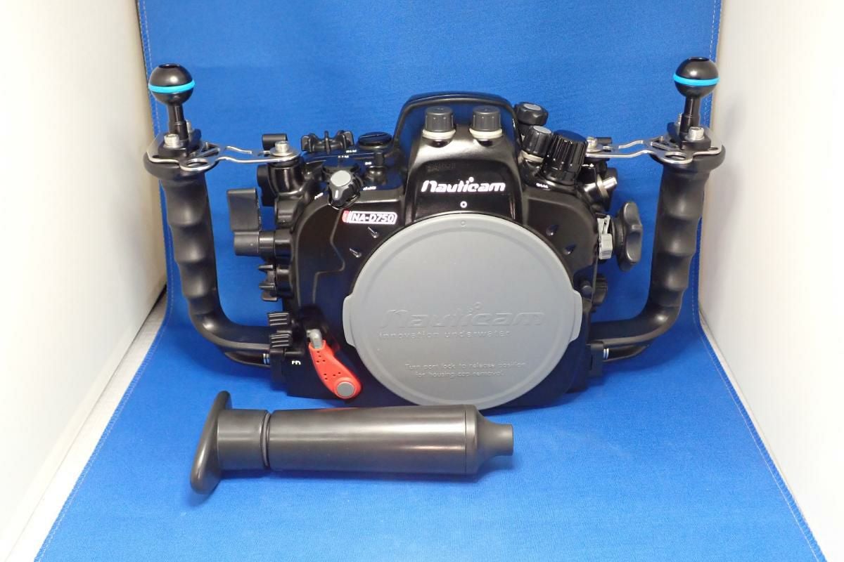 水中撮影機材や水中用品の事なら経験豊富なカメカメCAMERA