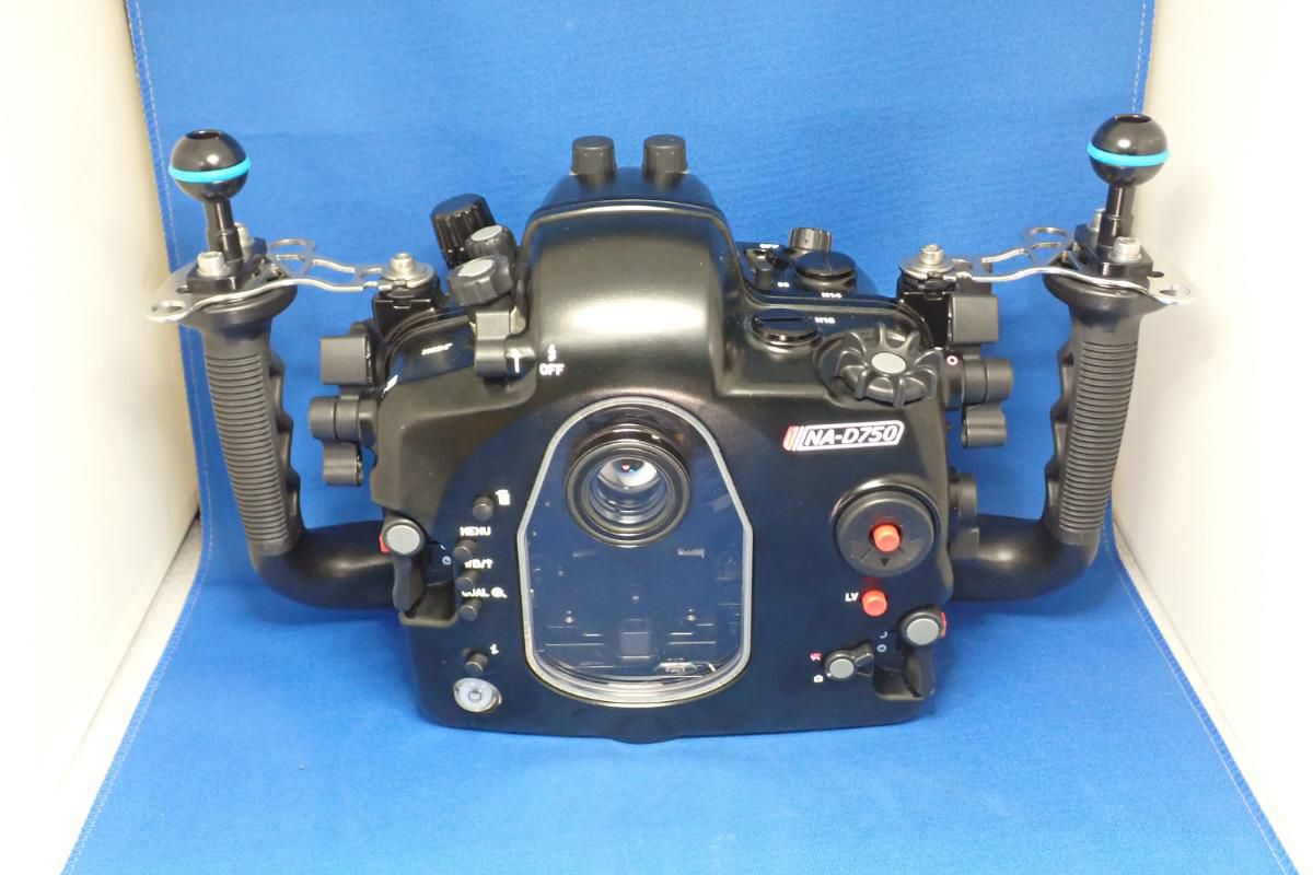 中古Aランク【ノーティカム / Nauticam】水中ハウジング NA D750 3FG + バキュームバルブII-2