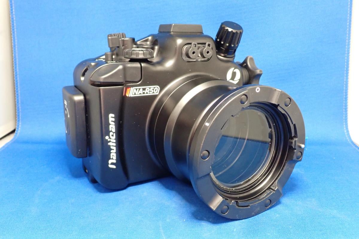 中古Aランク【ノーティカム / Nauticam】水中ハウジング NA R50 #10539 +NAバキュームバルブII + ハンドル固定プレート左右セット-1