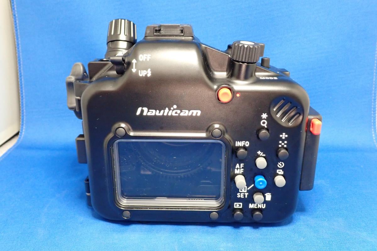 中古Aランク【ノーティカム / Nauticam】水中ハウジング NA R50 #10539 +NAバキュームバルブII + ハンドル固定プレート左右セット-2