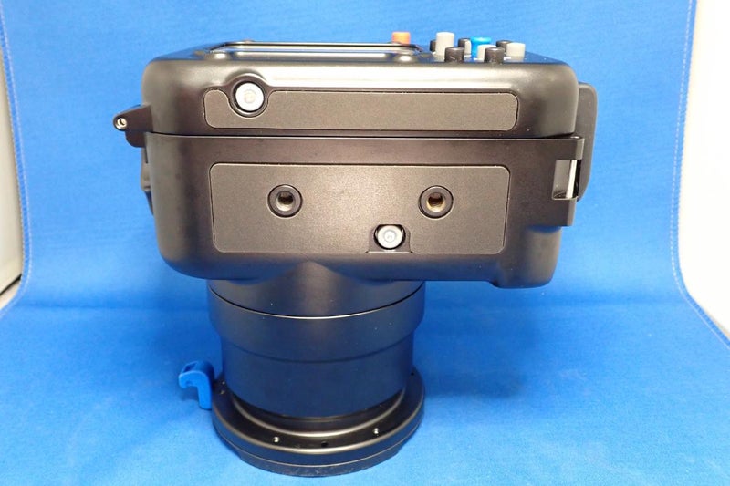 中古Aランク【ノーティカム / Nauticam】水中ハウジング NA R50 #10539 +NAバキュームバルブII + ハンドル固定プレート左右セット-3