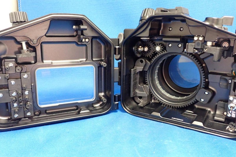 中古Aランク【ノーティカム / Nauticam】水中ハウジング NA R50 #10539 +NAバキュームバルブII + ハンドル固定プレート左右セット-4