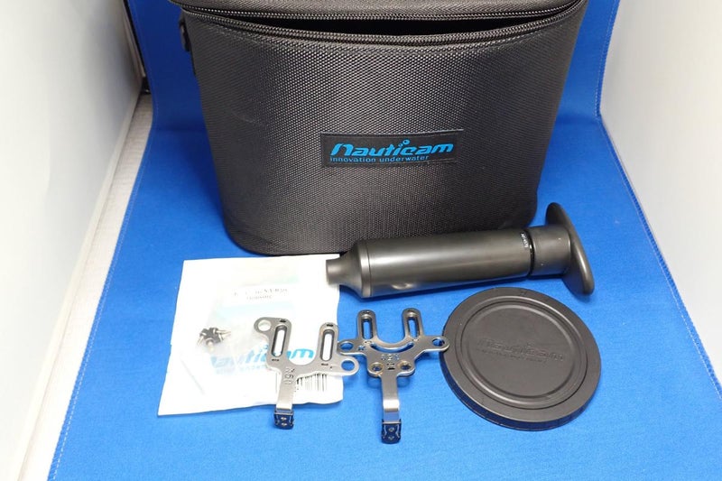 中古Aランク【ノーティカム / Nauticam】水中ハウジング NA R50 #10539 +NAバキュームバルブII + ハンドル固定プレート左右セット-5