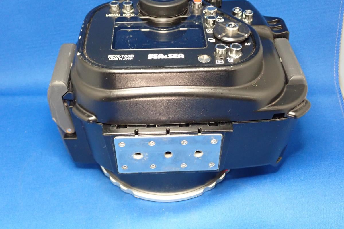 中古Aランク【シーアンドシー / SEA&SEA】水中ハウジング RDX-750D(Canon EOS Kiss X8i/X9i) + スタンダードポート + RDXポートベースS + コンパクトマクロポート52-3
