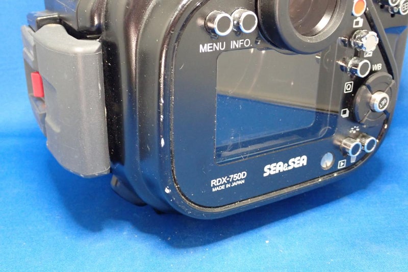 中古Aランク【シーアンドシー / SEA&SEA】水中ハウジング RDX-750D(Canon EOS Kiss X8i/X9i) + スタンダードポート + RDXポートベースS + コンパクトマクロポート52-4